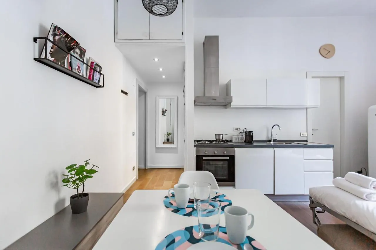 Isola Cozy Studio - M3 Maciachini & Zara Underground Apartment Milan Italy
