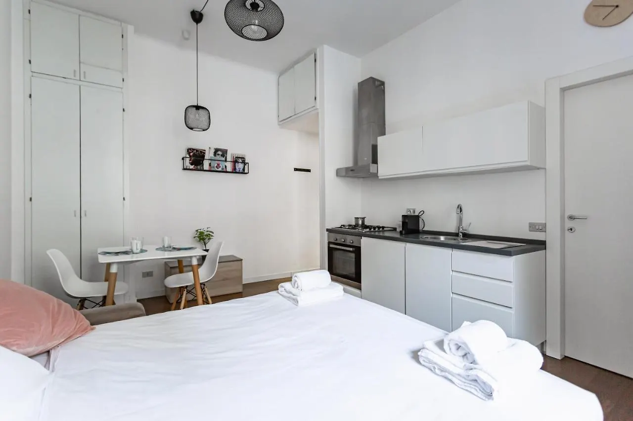 Isola Cozy Studio - M3 Maciachini & Zara Underground Apartment Milan